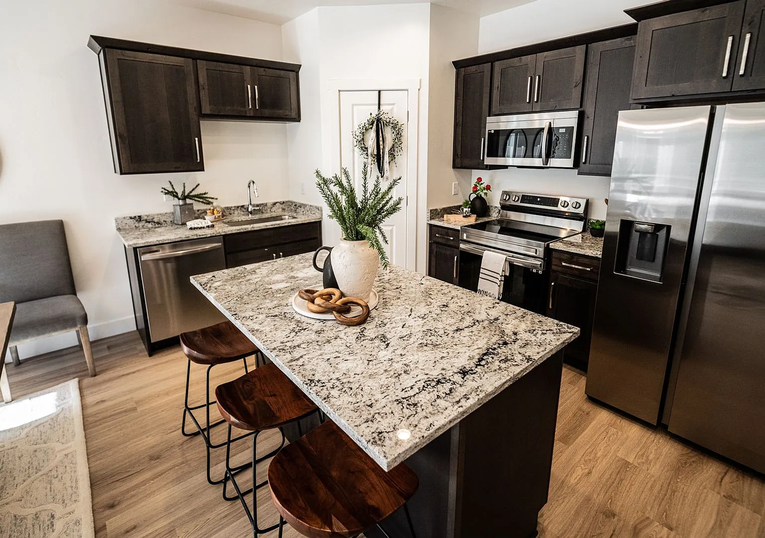 Brand New Luxury Richmond-Utah Townhouse for Rent — Photo 4