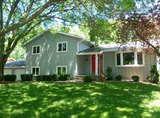 310 Raymond Rd, Waunakee, WI 53597