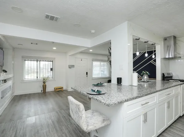 5739 Waterford Dr, Houston, TX 77033