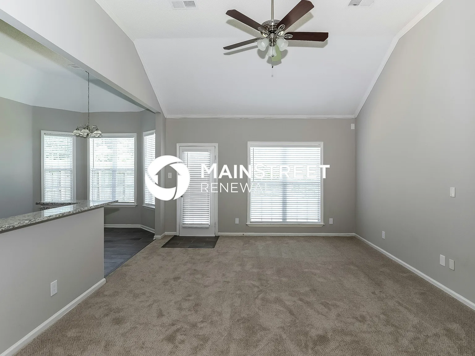 1113 Averett Ln — Photo 3