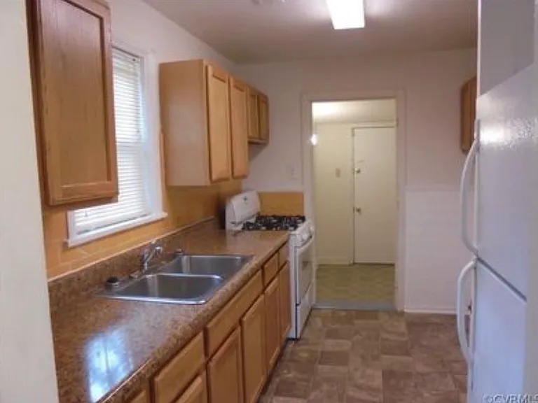 1607 Minefee St — Photo 4