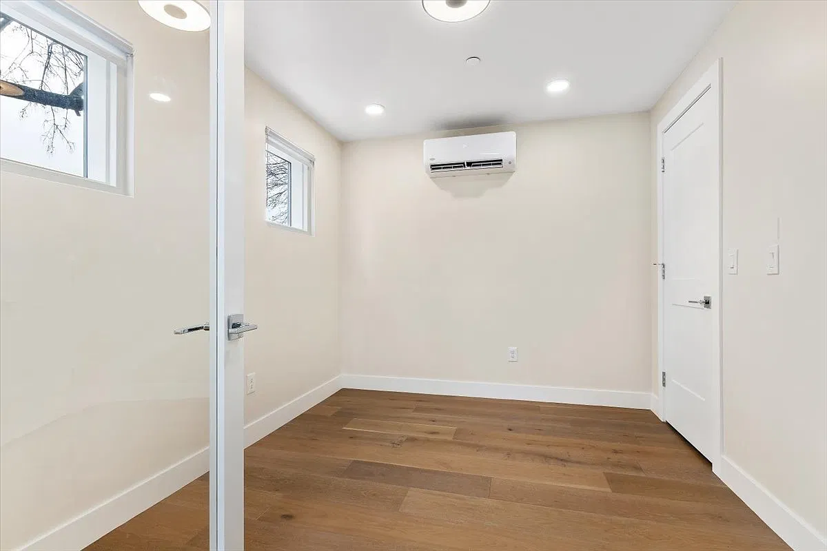 2 bed, 1055 sqft, $3,275 — Photo 4
