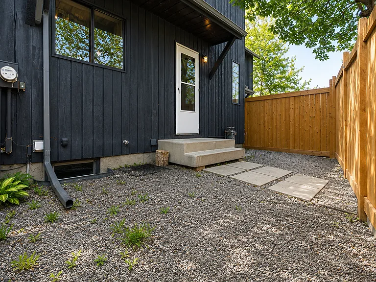 245 Dunluce Rd NW — Photo 25