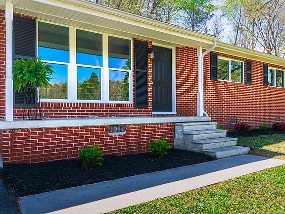2nd image of 1940 Plantation Dr SE