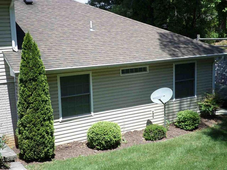 2nd image of 1561 Edgerton Ct