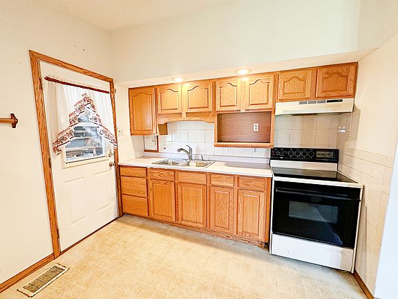 2nd image of 1313 E 12th St