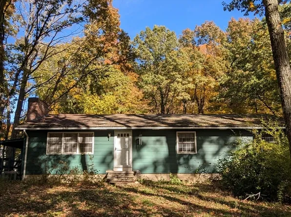 89 Sugarloaf St, South Deerfield, MA 01373