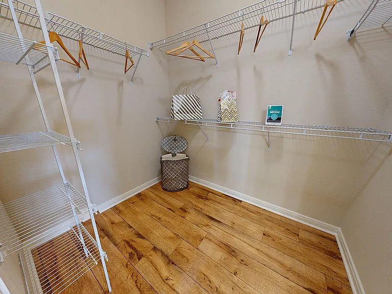 Lakeland Estates Apartment Homes — Photo 11