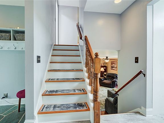 3rd image of 643 Chatelaine Dr