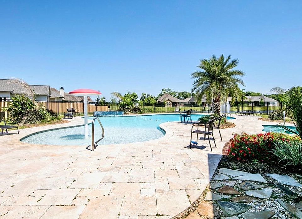 1st image of 405 Cypress View Dr