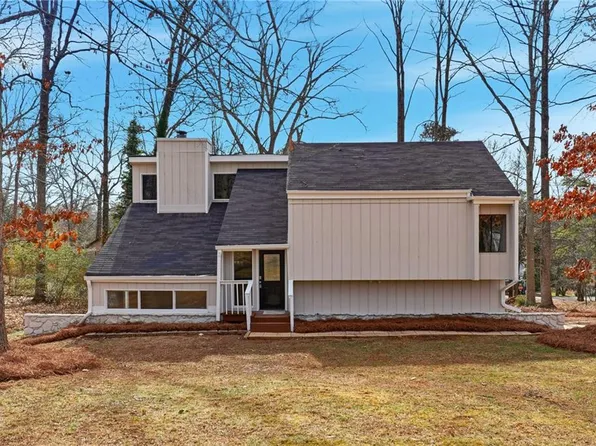 5001 Hickory Oak Ct, Stone Mountain, GA 30088