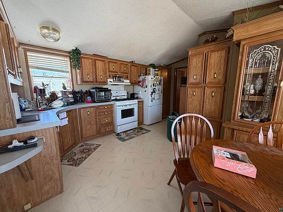 4th image of 48 Arbutus Dr