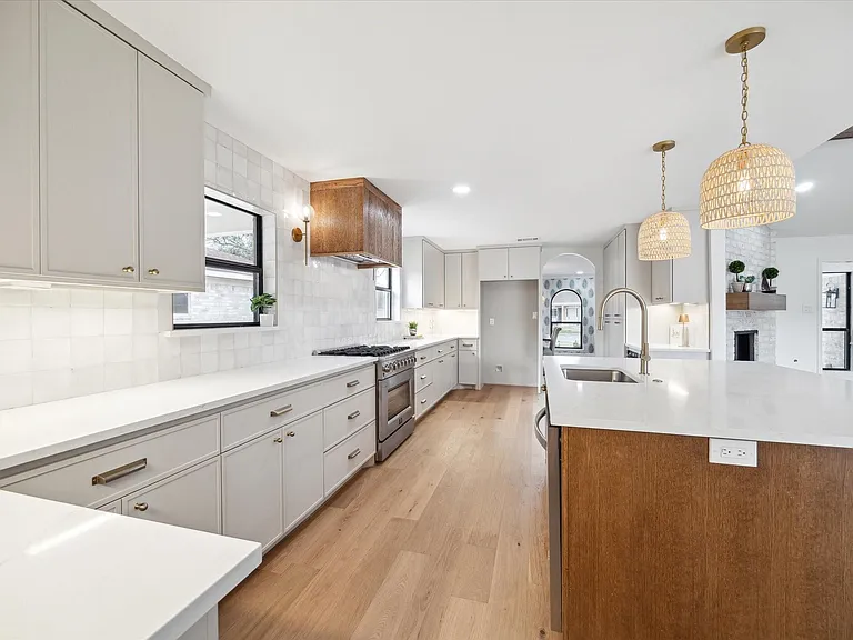 7715 Twin Hills Dr — Photo 13