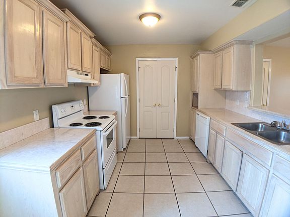 4th image of 301 E New Hampshire St #1