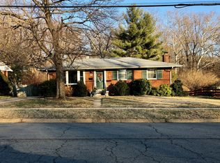 410 Walker St SW, Vienna, VA 22180