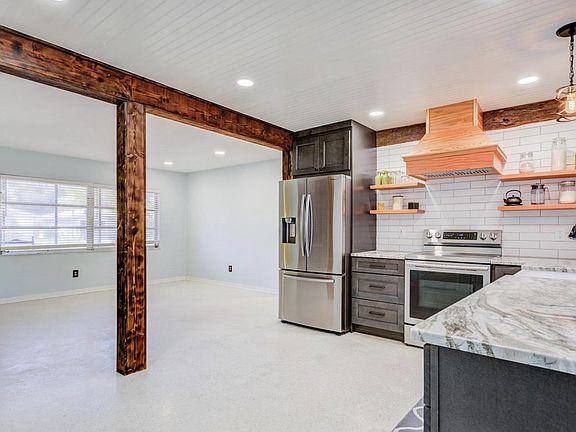 4th image of 2306A Black Oak Ln