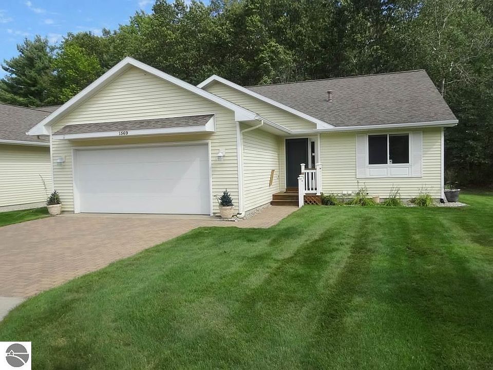 1st image of 1569 Veterans Dr