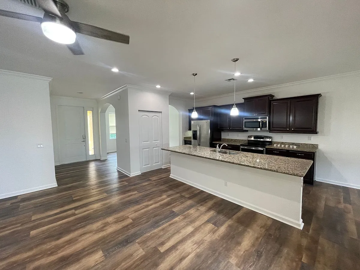 Building Photo - 480 NW Windflower Ter