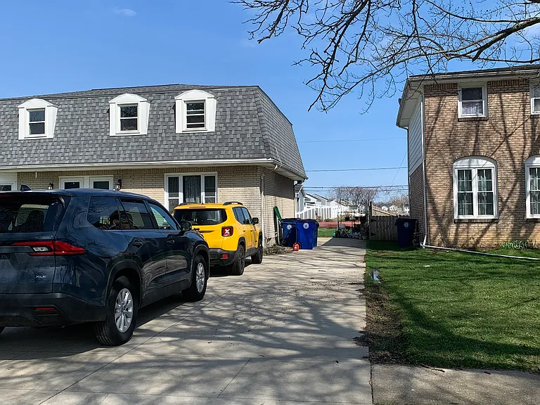 E Summerset Ln — Photo 2