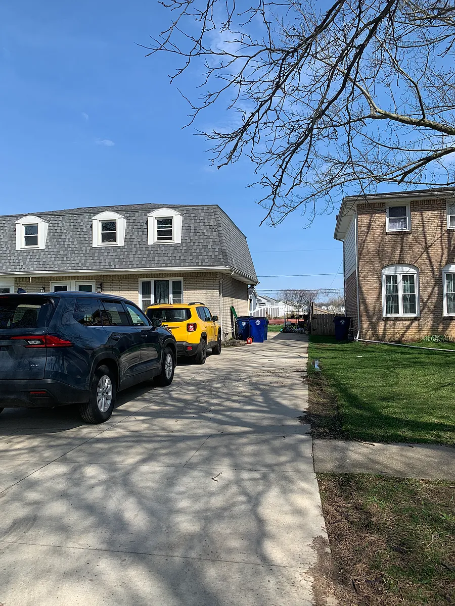 Building Photo - E Summerset Ln