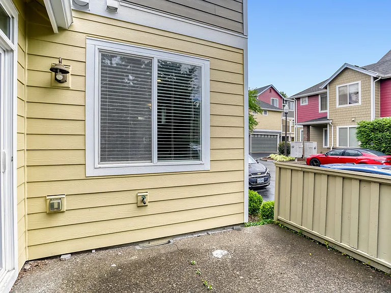 1958 NW Florence Ave #1958 — Photo 5