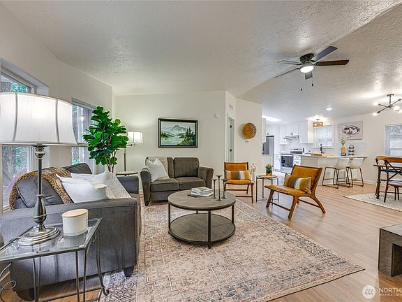 3rd image of 521 N Mt. Jupiter Drive