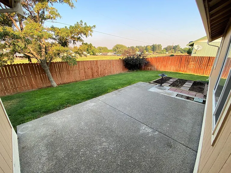 2405 N Lilac Way — Photo 33