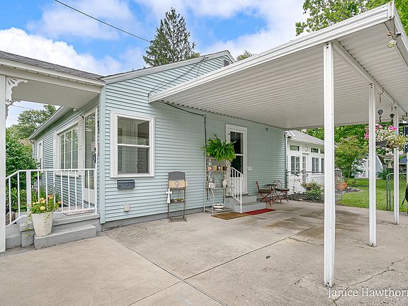 3rd image of 28 Allison Dr