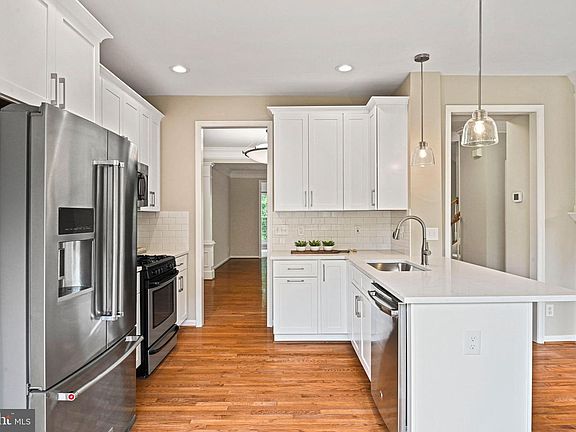 4th image of 4103 Oak Village Lndg