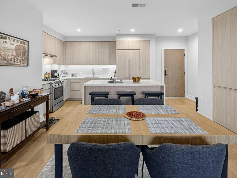737 Swann Ave #310 — Photo 3