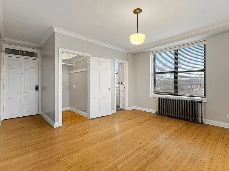 Piccadilly Apartments — Photo 9