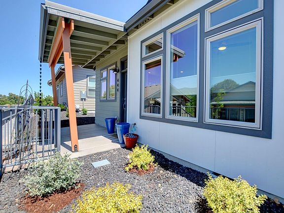 4th image of 444 Nandina St
