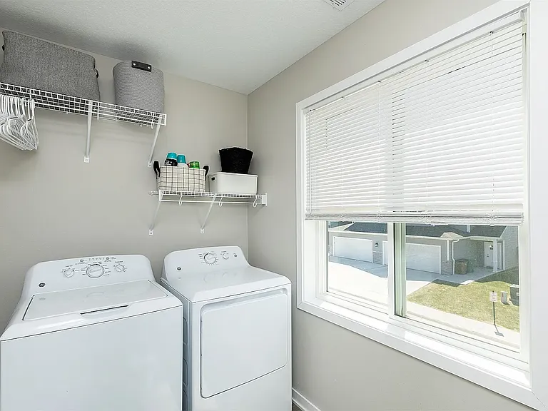 220 Amberwood Dr — Photo 3