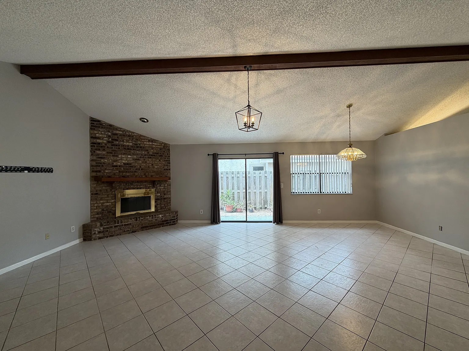 2251 Springwood Circle West — Photo 4