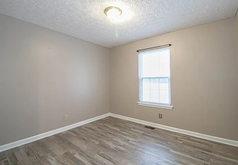 131 Lilian Dr — Photo 23