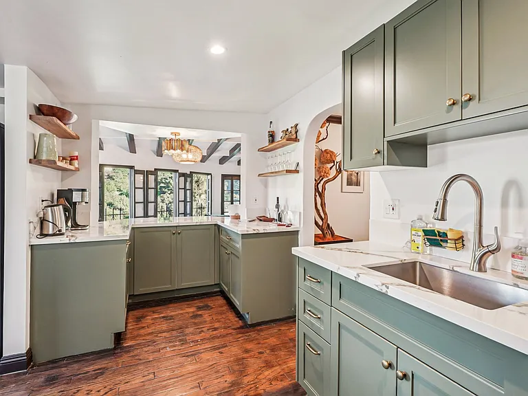 8718 Crescent Dr — Photo 16
