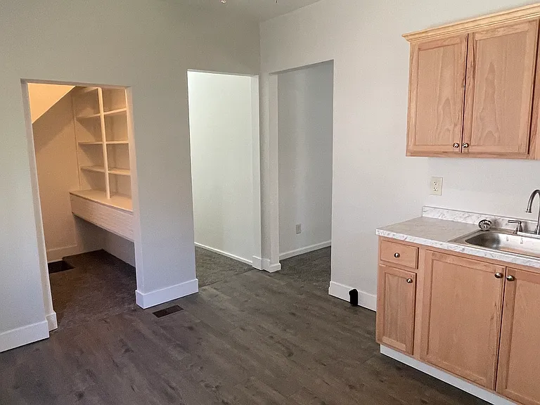 424 W 7th Ave #2 — Photo 8