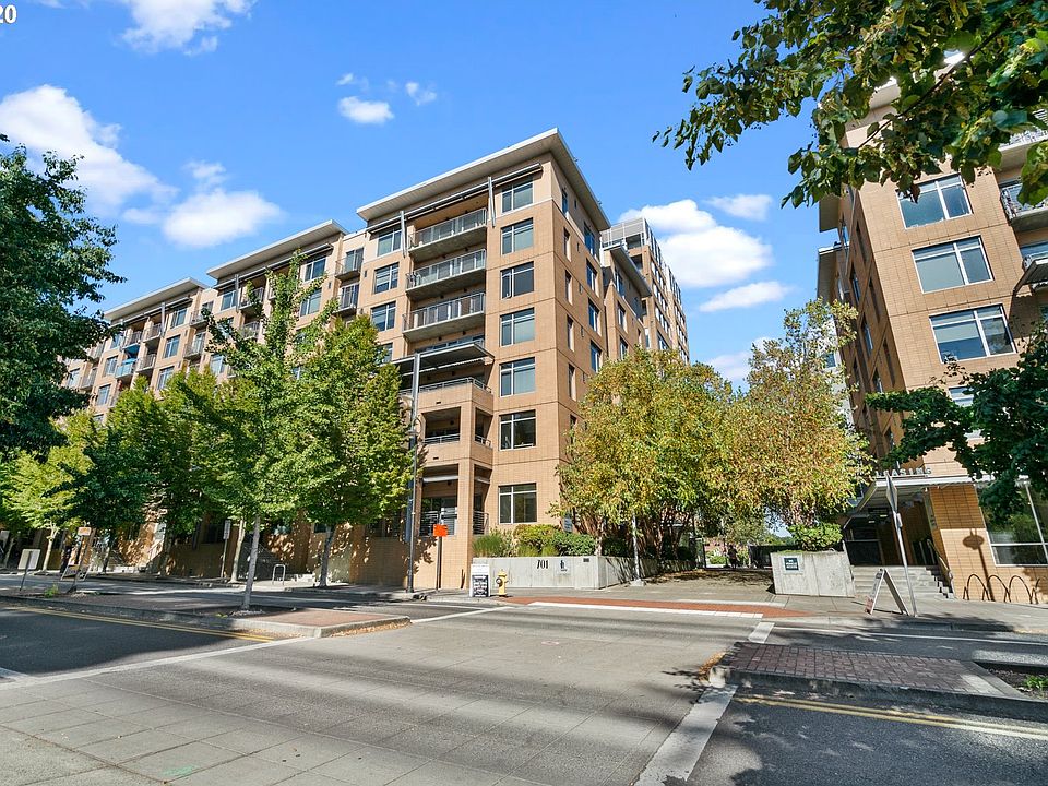 1st image of 701 Columbia St APT 204