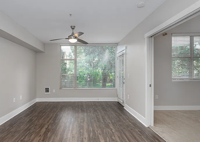 5819 Glisan — Photo 2