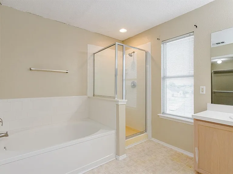 1308 Dundee Dr — Photo 9