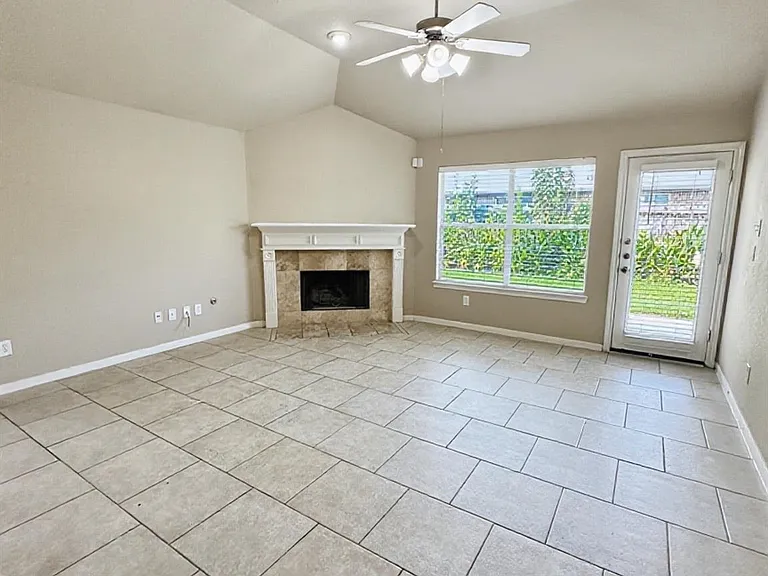 19523 Country Mountain Ct — Photo 8