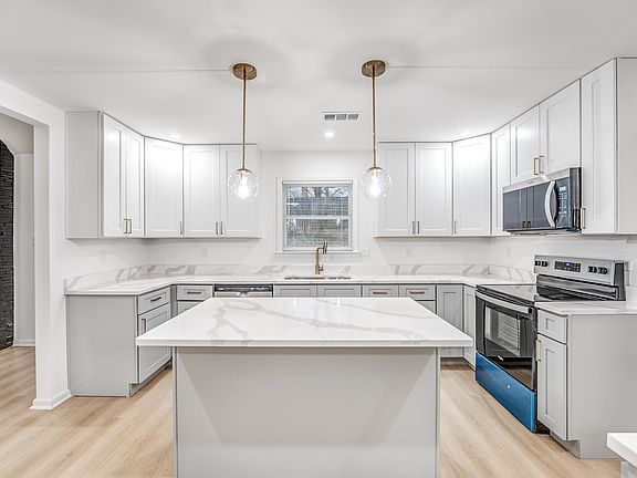 5th image of 2029 Littlemore Dr