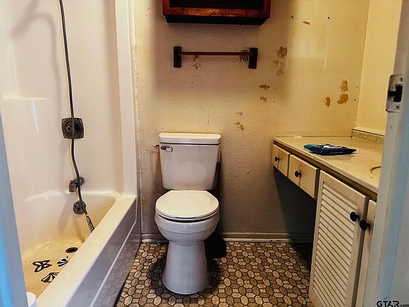 5th image of 1503 N Queen St