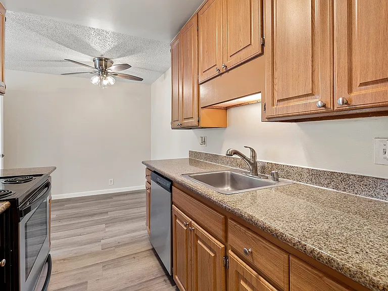 Parkview Apartments — Photo 5