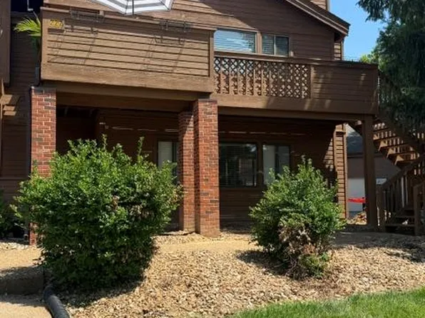 222 Hemingway Ln #G, Saint Charles, MO 63304