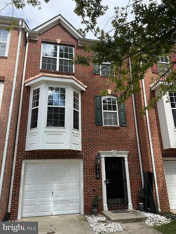 3 bed, 3.0 bath, 1652 sqft, $3,000 — Photo 1
