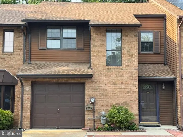 2 Lafayette Ln, Cherry Hill, NJ 08003