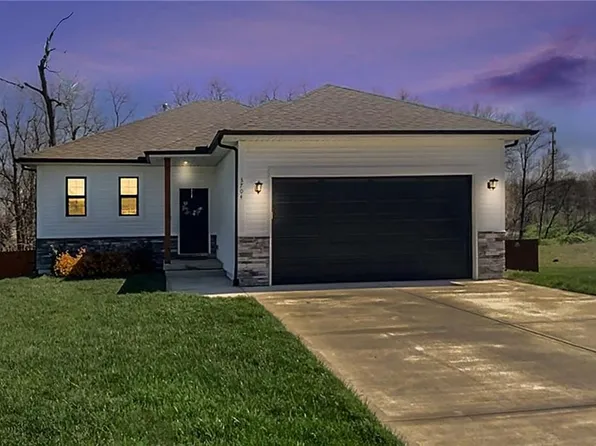 3704 NW 95th St, Kansas City, MO 64154