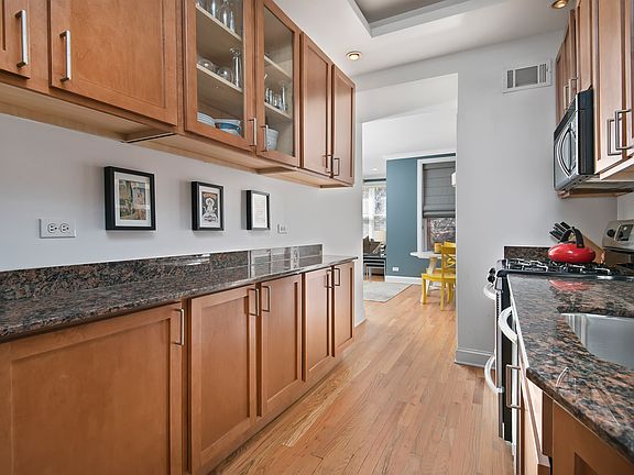 4th image of 954 W Belle Plaine Ave APT 1W