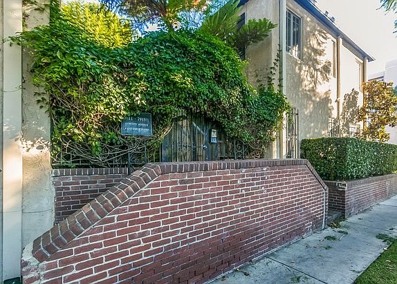 3rd image of 7911 Norton Ave